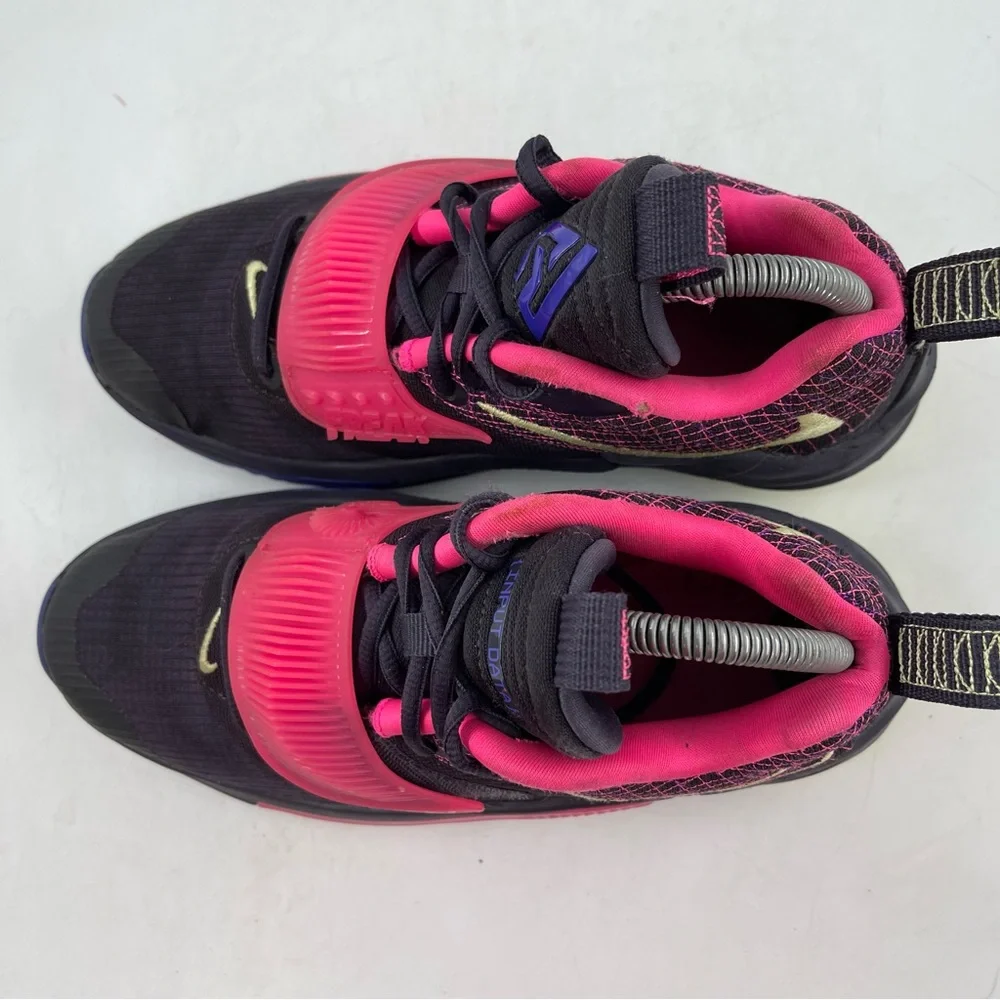 👞 Nike Unisex Zoom Freak 3-SZ 6 Y-Purple Pink Low Top Lace- Up Running Shoe